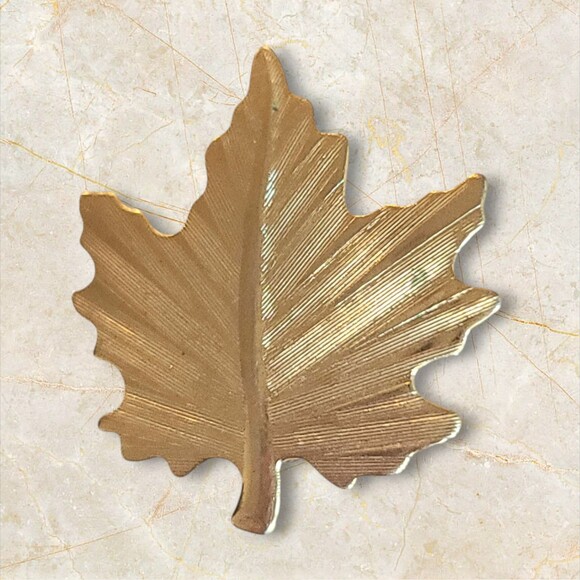 Vintage Gold Tone Brushed Textured Maple Leaf Pin Brooch - Picture 1 of 8